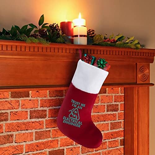 Верувај ми, јас сум електро -инженер за божиќни чорапи со кадифен камин што виси за декор за домашно дрво