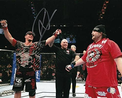 Рој Нелсон потпиша 8x10 UFC MMA Photo наспроти Френк Мир Си - Автограмирани UFC фотографии