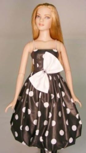 Софистицирана дама печатена шема за шиење за 22 Американски модел кукла