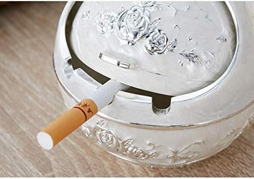 Леж ветровитска пепел со капаци метални преносни цигари од цигари за употреба на отворено и затворено, рачно запечатен образец убав подарок