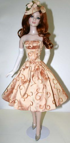 Холивуд Ахој печатена шема за шиење за 22 американски модели кукли тонер