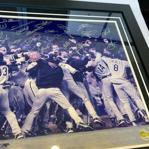 2005 година во Чикаго Вајт Сокс Светска серија Шампион потпиша 16x20 врамена фотографија JSA - Автограмирани фотографии од MLB