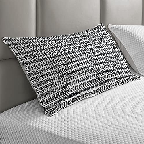 Ambesonne црно -бело ватирана перница, хоризонтални граници со мотиви монохроматски триаголници и овални форми, стандардна обвивка за перница