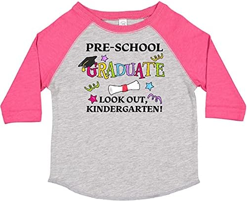 Инктастичен дипломиран пред училиште Внимание, маица во градинка за мали деца