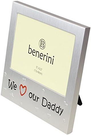 Бенерини „Ние го сакаме нашиот тато“ - Подарок за рамка за слики - 5 x 3,5 - Подарок за алуминиумска сребрена боја за него