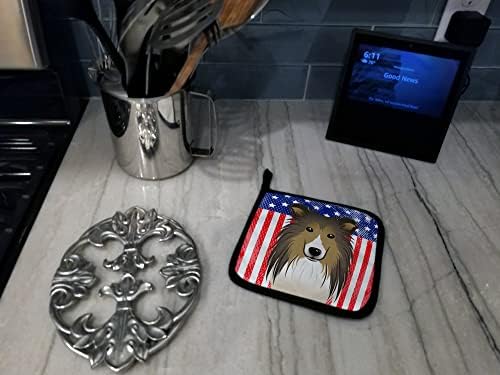 Богатства на Каролина BB2172PTHD Американско знаме и парчиња садови за држачи на тенџере, кујнски држачи за отпорни на топлина поставуваат