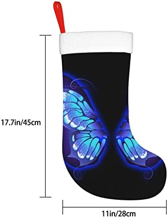 Божиќни чорапи на Аугенстер, кои светкаат сини пеперутки крилја, двострано камин што виси чорапи