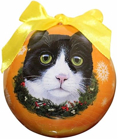 Црно -бела мачка Божиќен украс за намалување на топката за докажување