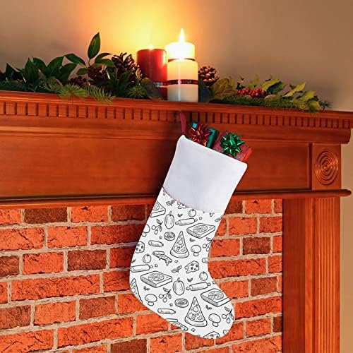 Пица за божиќни чорапи со кадифен камин што виси за Божиќно дрво