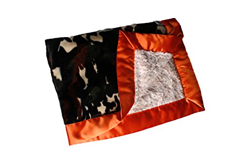 Шетач ќебе во камо во тен гушка со портокалова сатенска трим