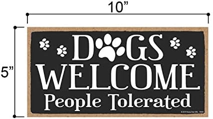 Драга за кучиња од мед роса, кучиња ги поздравуваат луѓето толерирани од 5 инчи од 10 инчи виси знак, wallидна уметност, декоративен знак